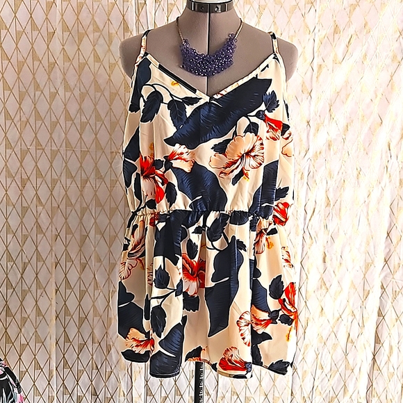 shein curve Tops - Floral Lightweight Top